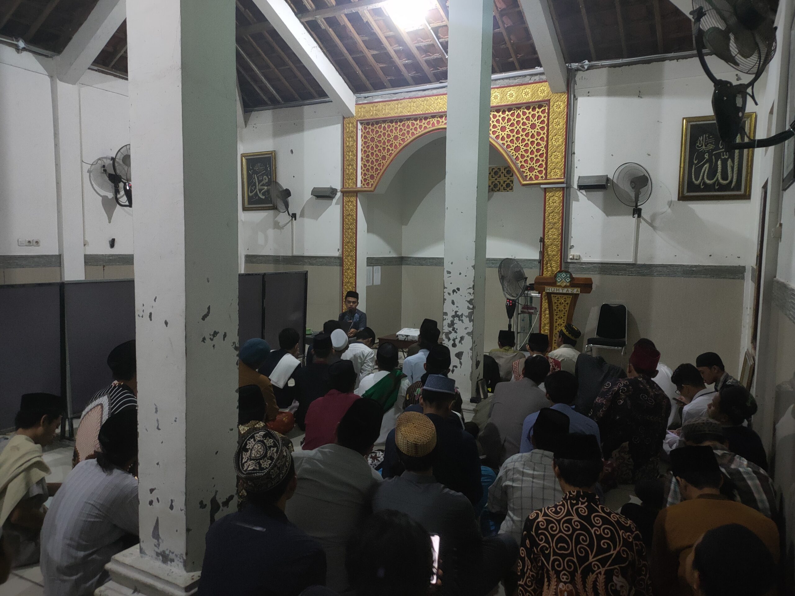 KAJIAN FIQIH : Menyikapi Keberagaman Madzhab Dalam Beribadah Sholat