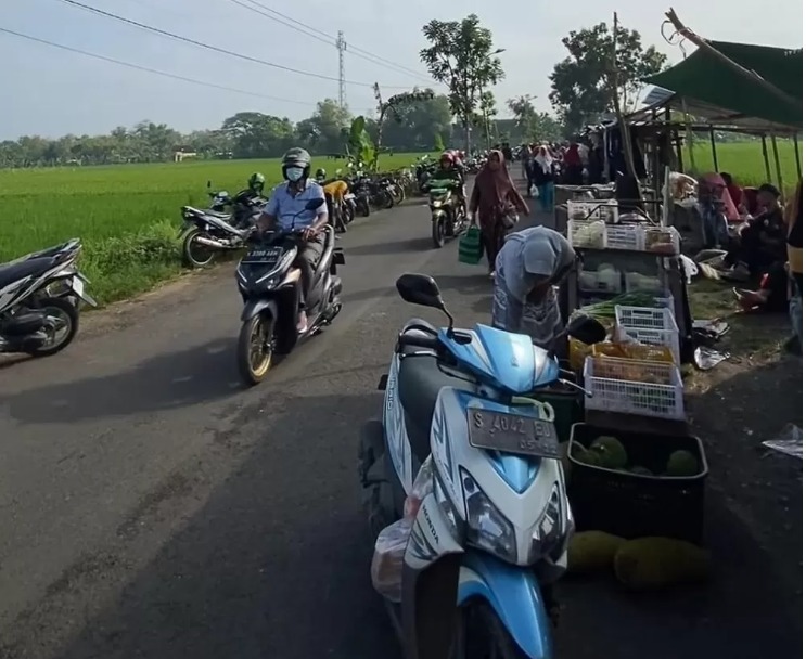 Pasar Krempyeng dan Perjuangan Pedagang di Sepertiga Malam