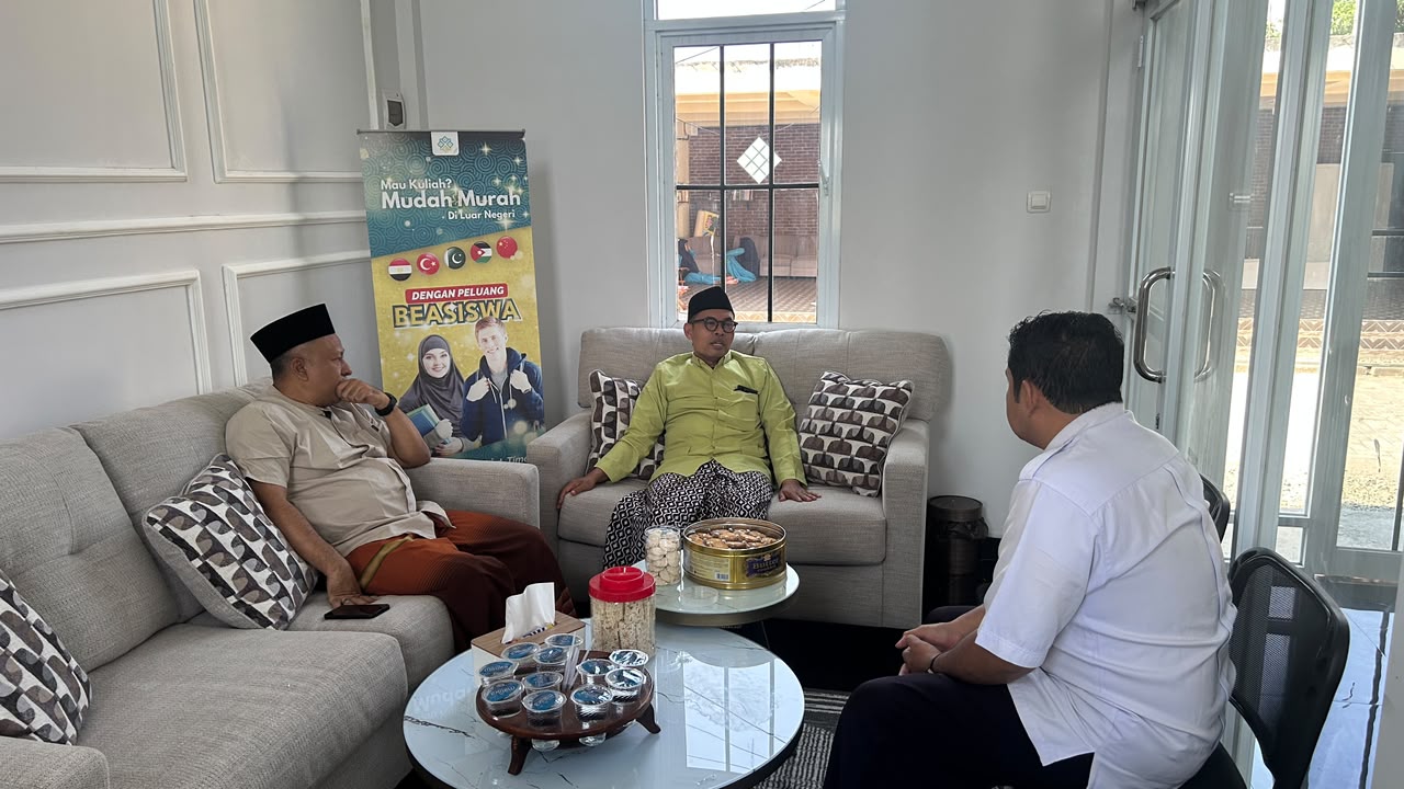 Perkuat Mutu Lembaga, Presiden Direktur BMT NU Ngasem Group Silaturahmi ke Pesantren Mumtaza